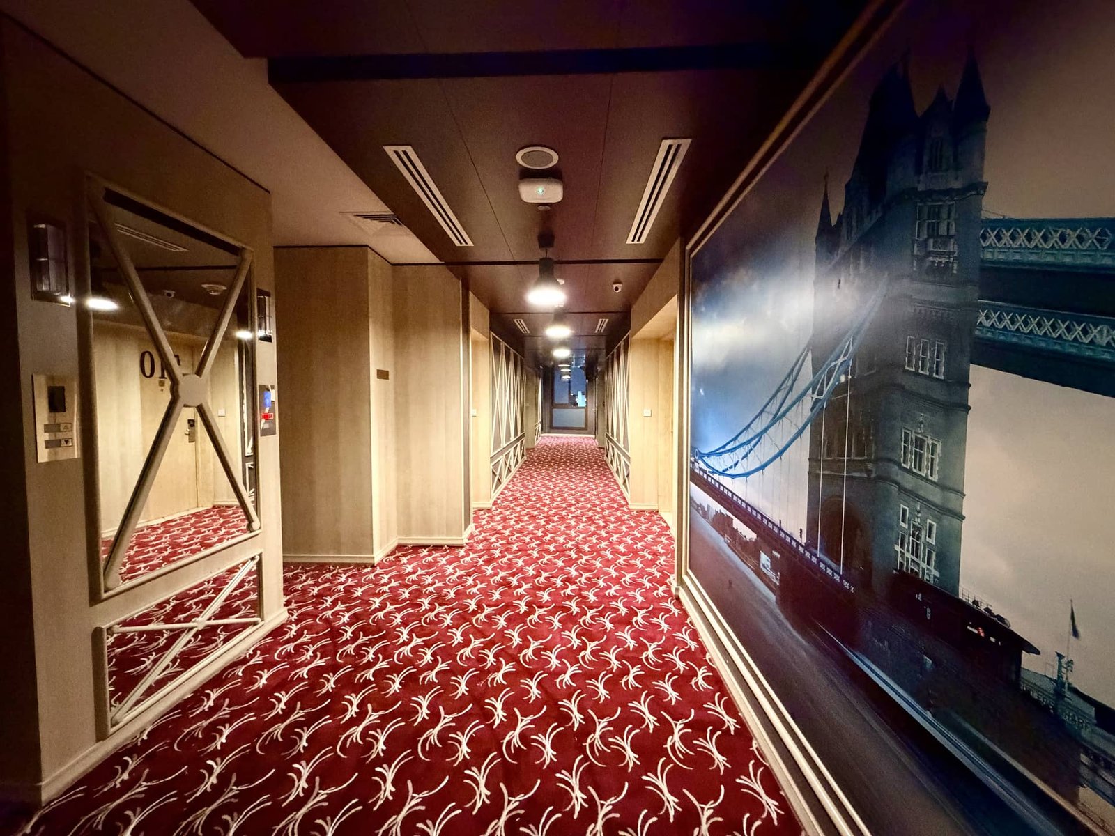 Reflections Hotel Exterior